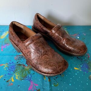 NWOT B.O.C. Clogs, Size 8